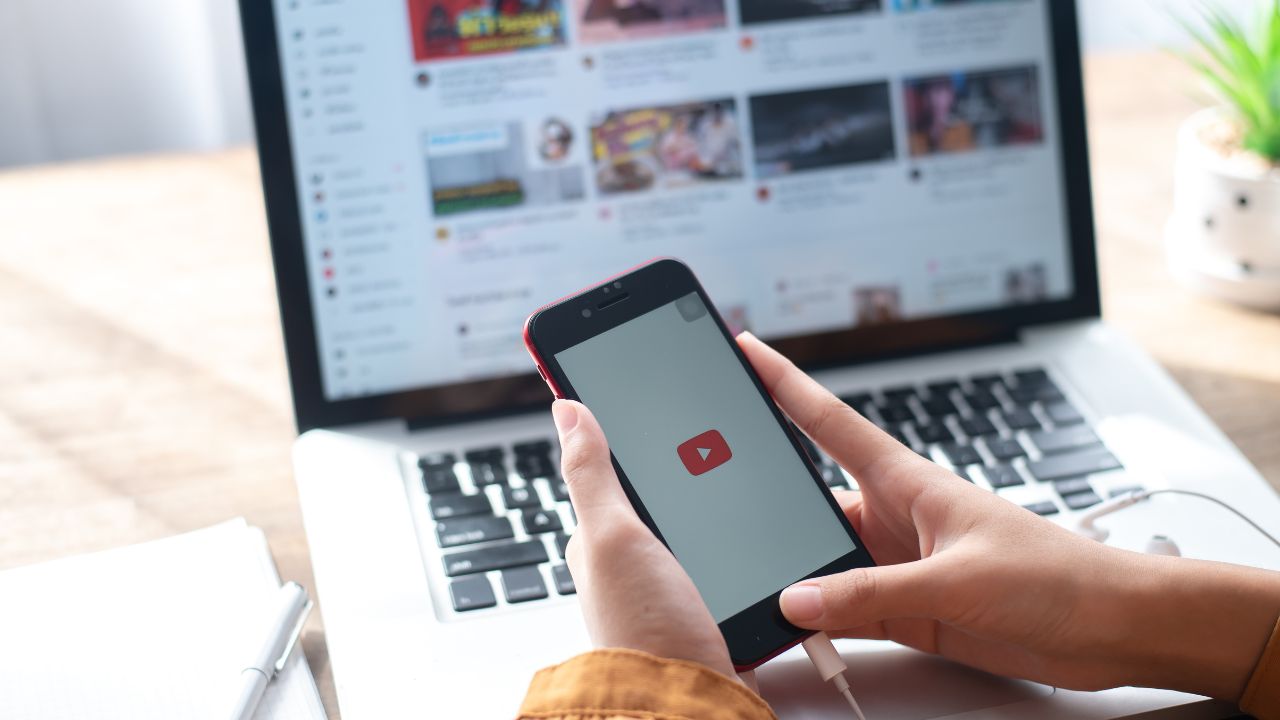 youtube app opening on phone