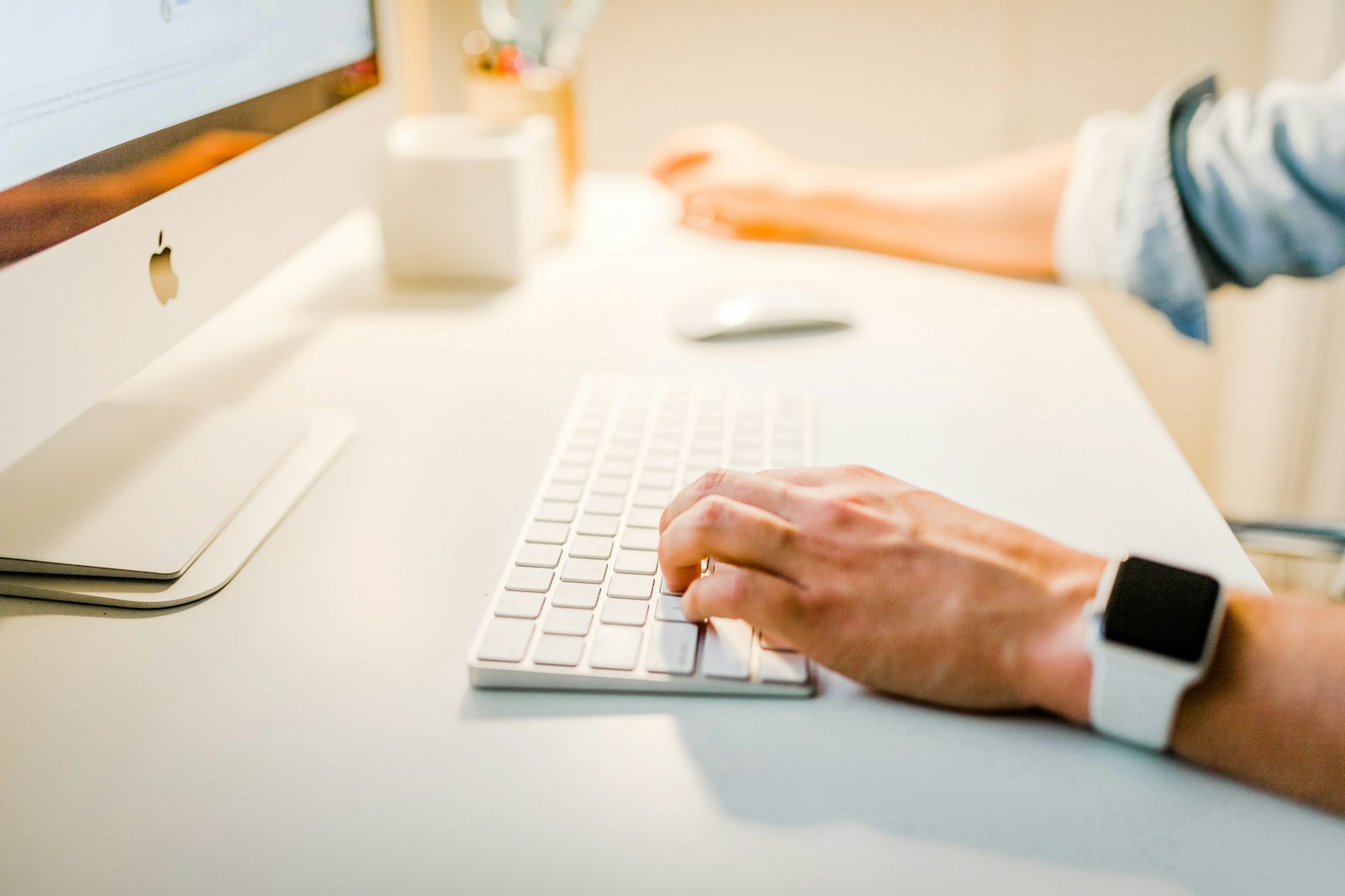 8 quiet advantages of founders who publish what they’re learning in real time