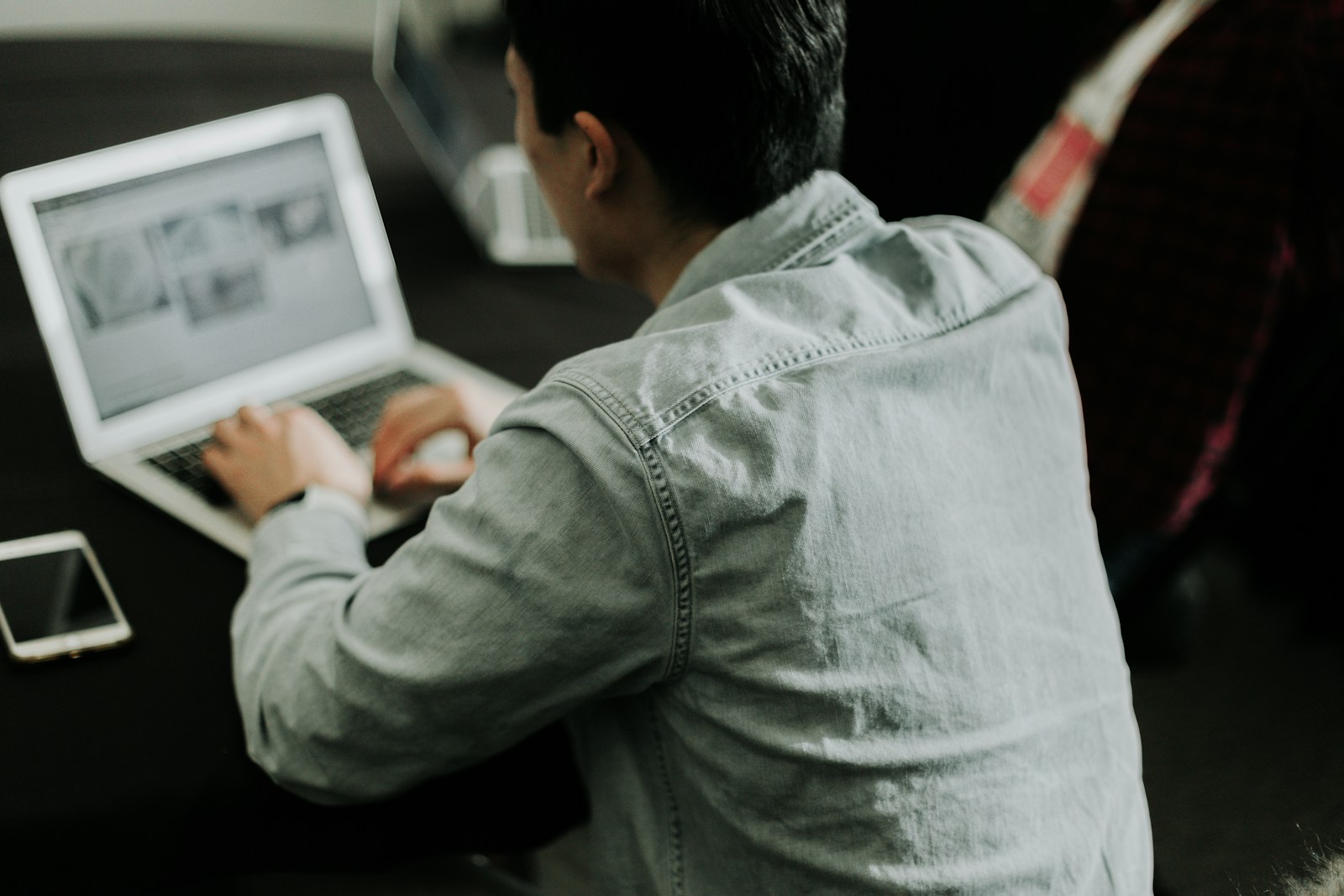 2 simple habits founders who last a decade always practice