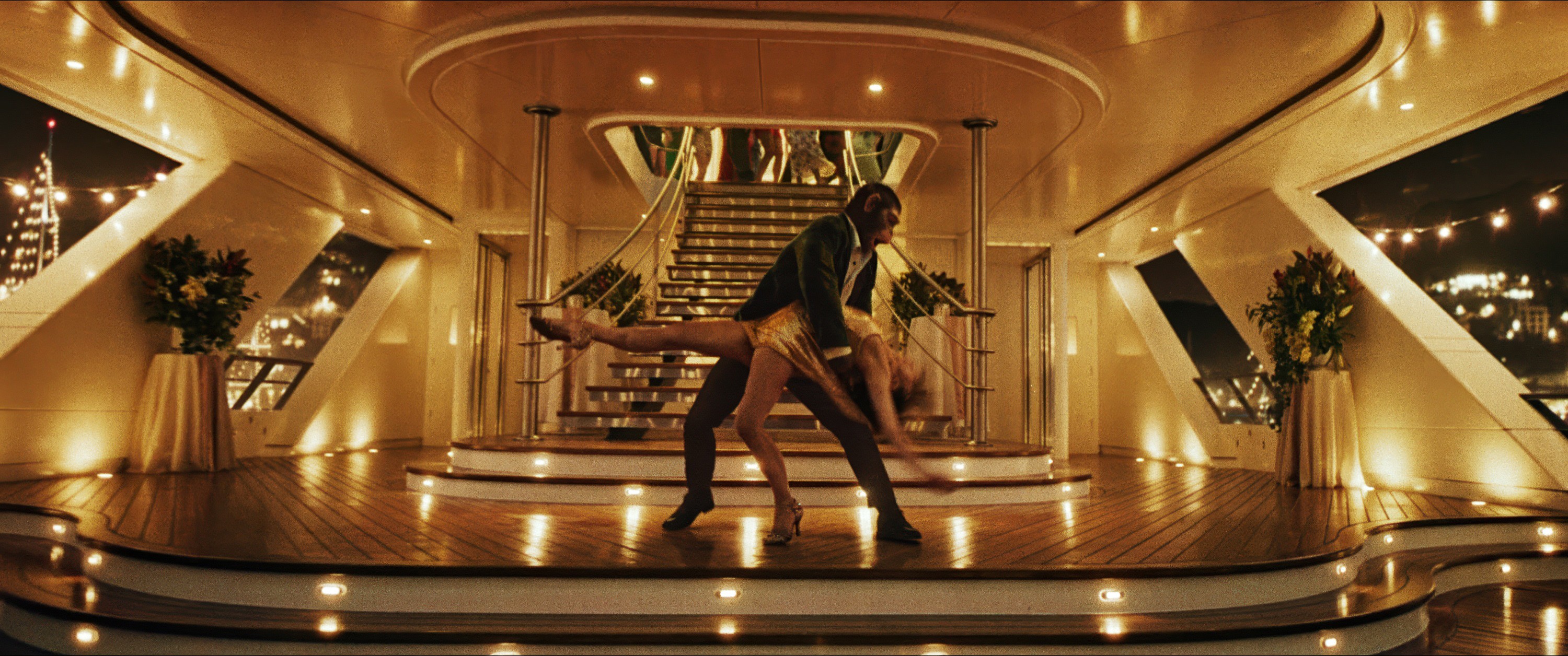 BETTER MAN, from top: Jonno Davies as Robbie Williams, Raechelle Banno as Nicole Appleton, 2024. © Paramount Pictures /Courtesy Everett Collection