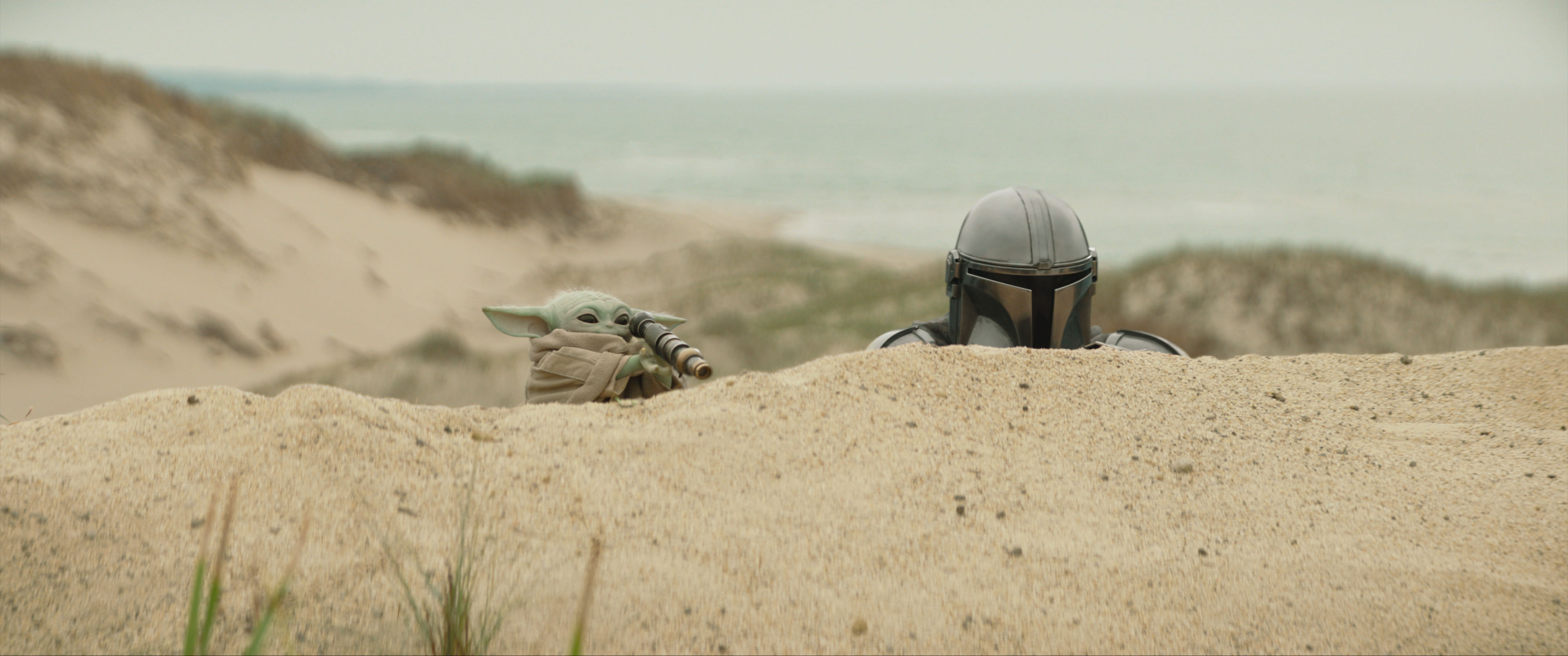 (L-R) Grogu and Mandalorian (Pedro Pascal) in Lucasfilm's THE MANDALORIAN & GROGU. Photo courtesy of Lucasfilm. © 2025 Lucasfilm Ltd™. All Rights Reserved.