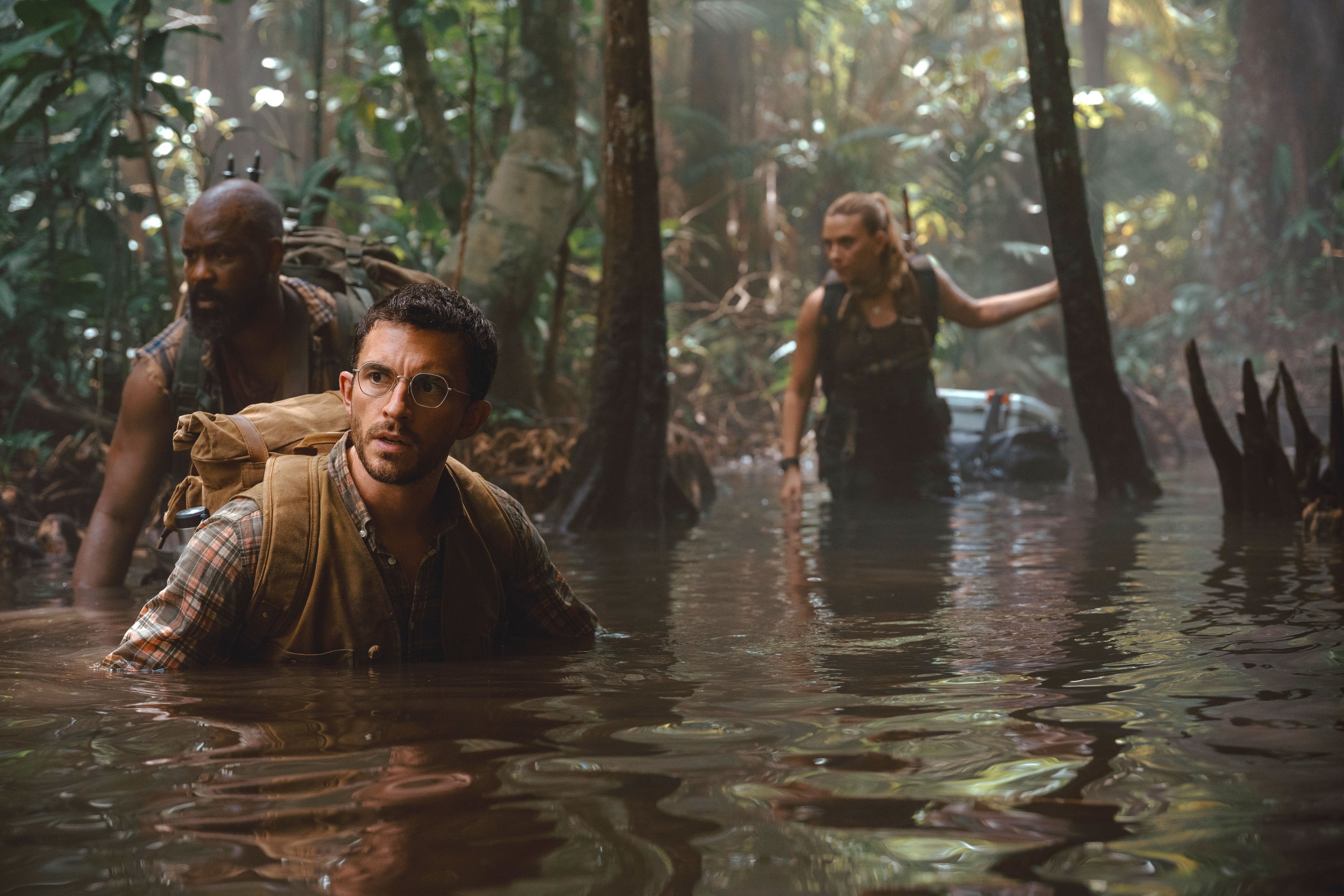 JURASSIC WORLD: REBIRTH, (aka JURASSIC WORLD REBIRTH, aka JURASSIC WORLD 4), from left: Bechir Sylvain, Jonathan Bailey, Scarlett Johansson, 2025. ph: Jasin Boland / © Universal Pictures /Courtesy Everett Collection