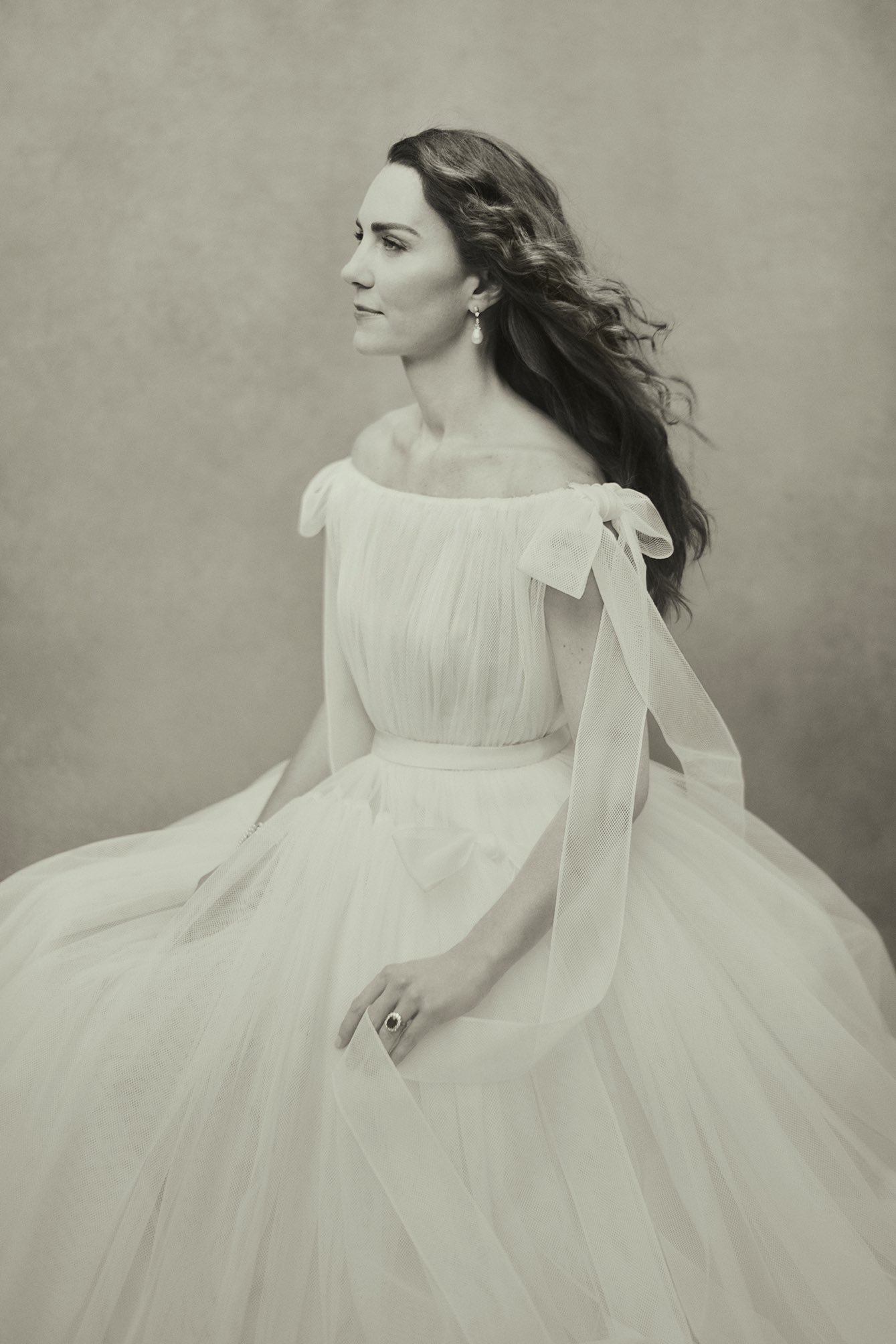 The Duchess of Cambridge by Paolo Roversi, Collingwood pearl drop earrings missing diamonds