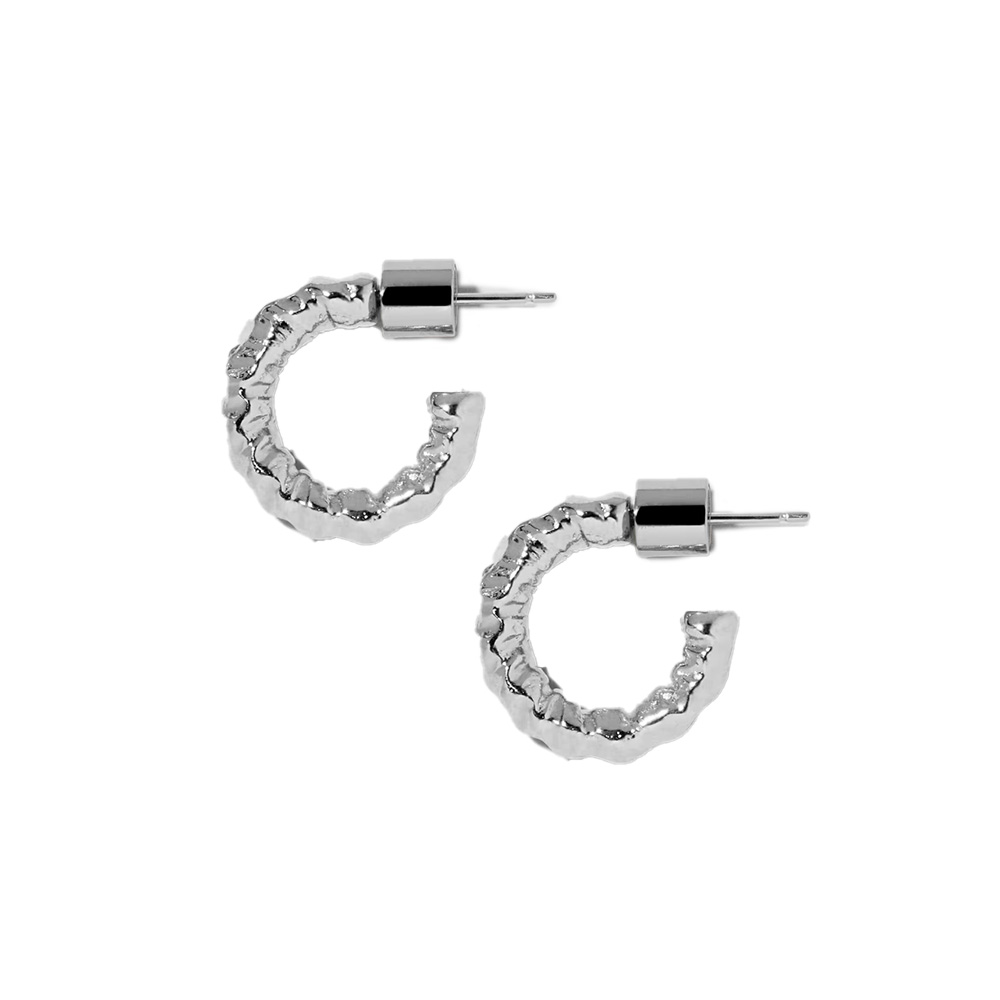 Best Huggie Earrings 2025: Jewelry Designer–Recommended Styles to Shop