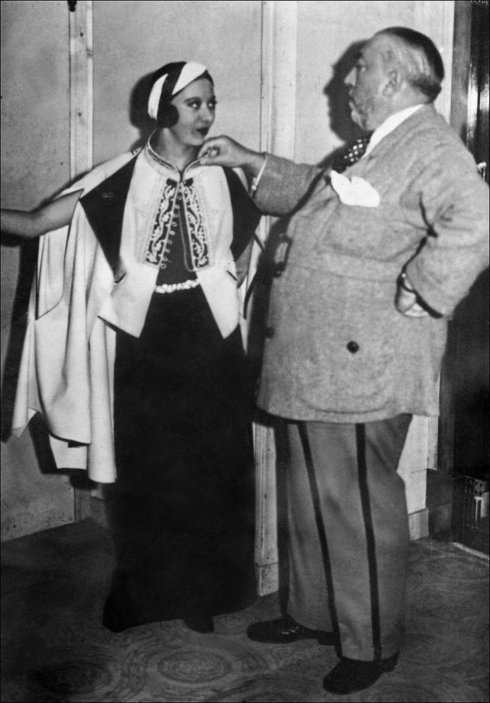 Picture taken in the 20's of French famous designer Paul Poiret adjusting a waistcoat on famous US dancer Isadora Duncan. Liberating the woman of traditionnal corset, Paul Poiret has renewed female costume by refining, no more laces nor postiches. (Photo by DESK / AFP) (Photo by DESK/AFP via Getty Images)