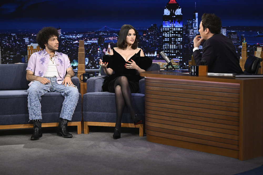 THE TONIGHT SHOW STARRING JIMMY FALLON -- Episode 2112 -- Pictured: (l-r) Record producer Benny Blanco & singer Selena Gomez during an interview with host Jimmy Fallon on Thursday, March 20, 2025 -- (Photo by: Todd Owyoung/NBC)