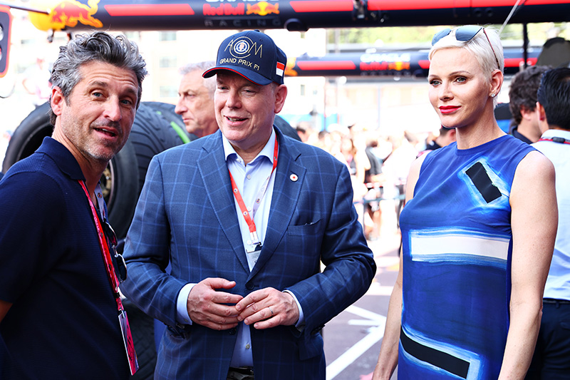 MONTE-CARLO, MONACO - MAY 28: (L-R) Patrick Dempsey, Prince Albert of Monaco and Princess Charlene of Monaco talk outside the Red Bull Racing garage prior to qualifying ahead of the F1 Grand Prix of Monaco at Circuit de Monaco on May 28, 2022 in Monte-Carlo, Monaco. (Photo by Mark Thompson/Getty Images)