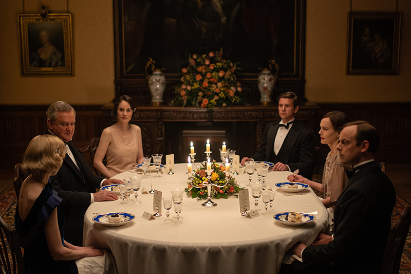 4226_D004_00047_R
(L to R) Laura Carmichael stars as Lady Edith, Hugh Bonneville as Robert Grantham, Michelle Dockery as Lady Mary, Allen Leech as Tom Branson, Elizabeth McGovern as Cora Grantham and Harry Hadden-Paton as Bertie Hexham in DOWNTON ABBEY: The Grand Finale, a Focus Features release.
Credit: Rory Mulvey / © 2025 FOCUS FEATURES LLC