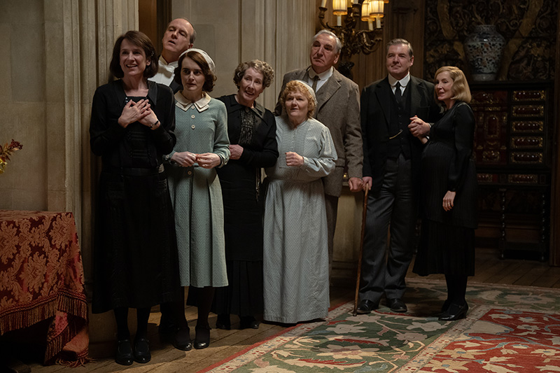 4226_D006_00328_R
(L to R) Raquel Cassidy stars as Miss Baxter, Kevin Doyle as Mr. Molesley, Sophie McShera as Daisy Parker, Phyllis Logan as Mrs. Hughes, Lesley Nicol as Mrs. Patmore, Jim Carter as Mr. Carson, Brendan Coyle as Mr. Bates and Joanne Froggatt as Anna Bates in DOWNTON ABBEY: The Grand Finale, a Focus Features release.
Credit: Rory Mulvey / © 2025 FOCUS FEATURES LLC