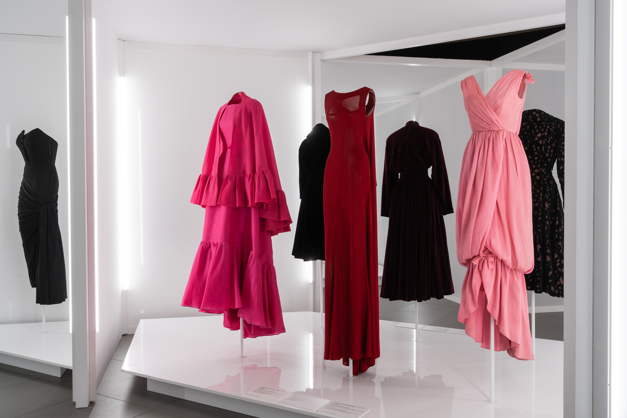 Inside “Azzedine Alaïa, Cristóbal Balenciaga, Sculptors of shape” exhibition