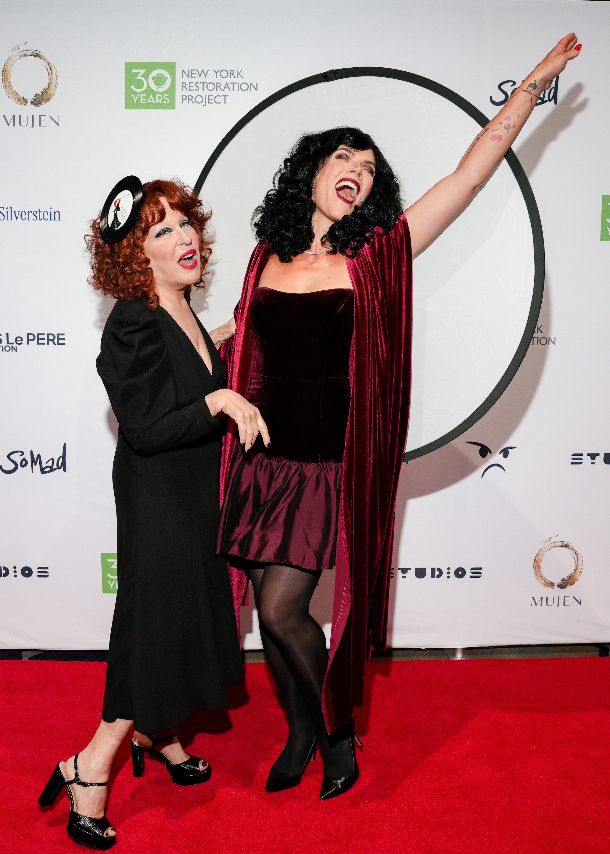 Bette Midler and Busy Philipps on the 2025 Hulaween red carpet.