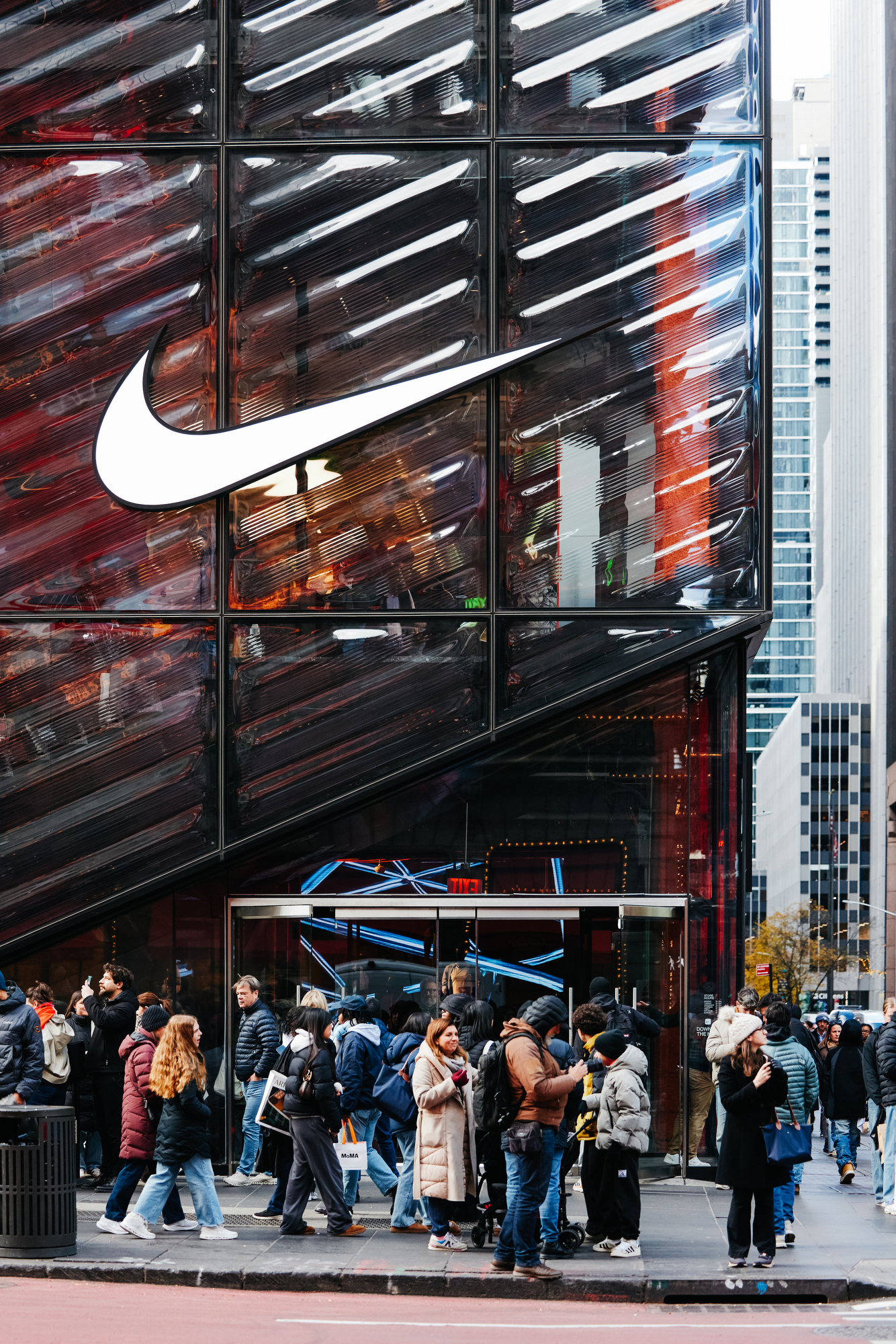 A look at Black Friday shopping around New York for the 2025 holiday season