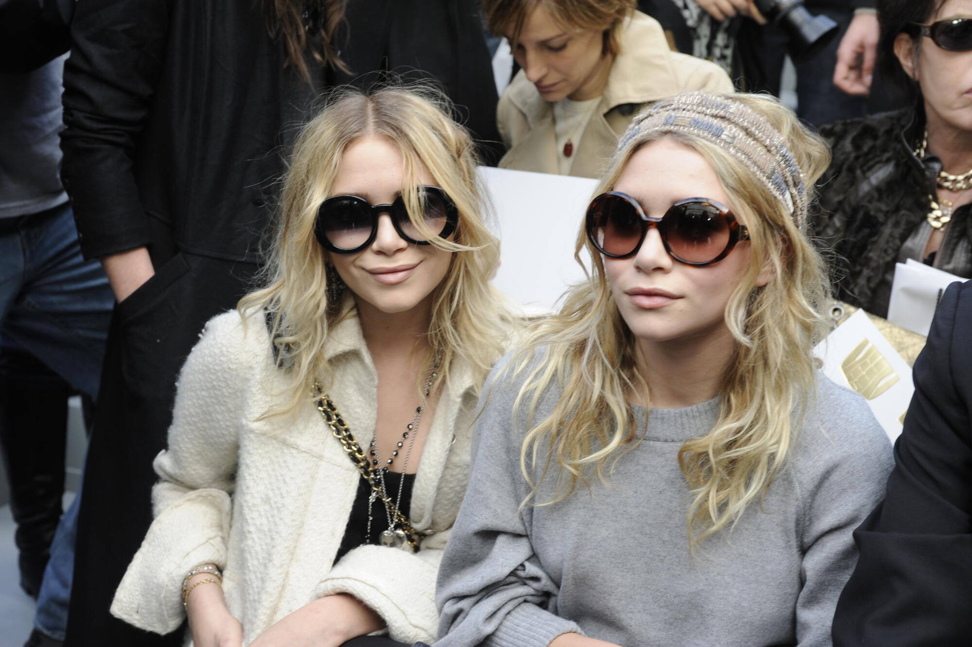 Actresses Ashley Olsen (L) and Mary-Kate Olsen attend Chanel's fall 2008 runway show at the Grand Palais in Paris.