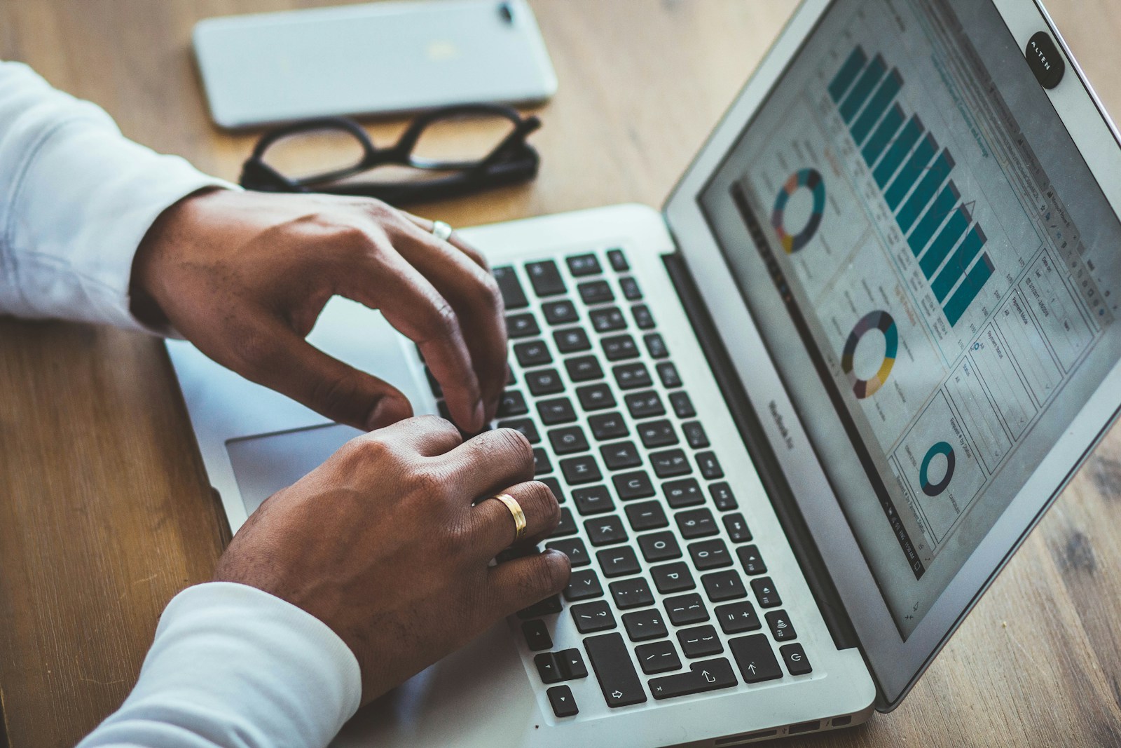 AI Tools Mean Smaller Companies Can Compete For the Elusive Big Fish