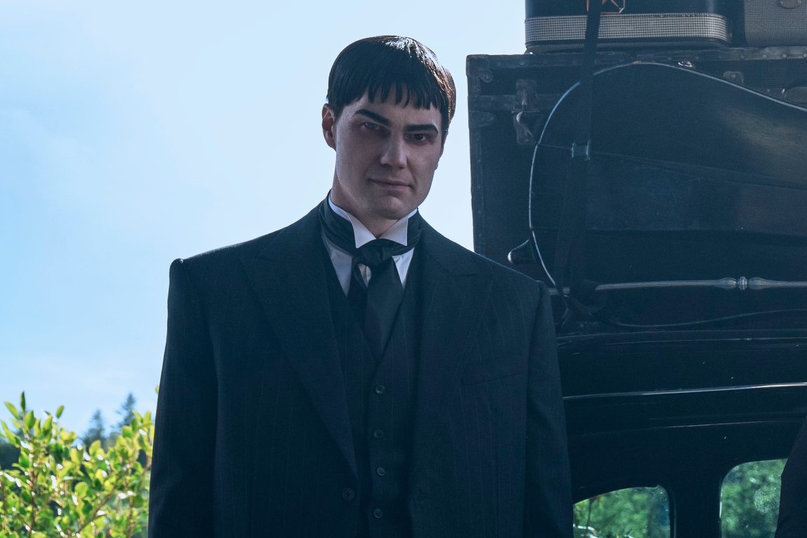 Wednesday. (L to R) Joonas Suotamo as Lurch, Catherine Zeta-Jones as Morticia Addams, Jenna Ortega as Wednesday, Isaac Ordonez as Pugsley Addams, Thing, Luis Guzmán as Gomez Addams in episode 201 of Wednesday. Cr. Helen Sloan/Netflix © 2025