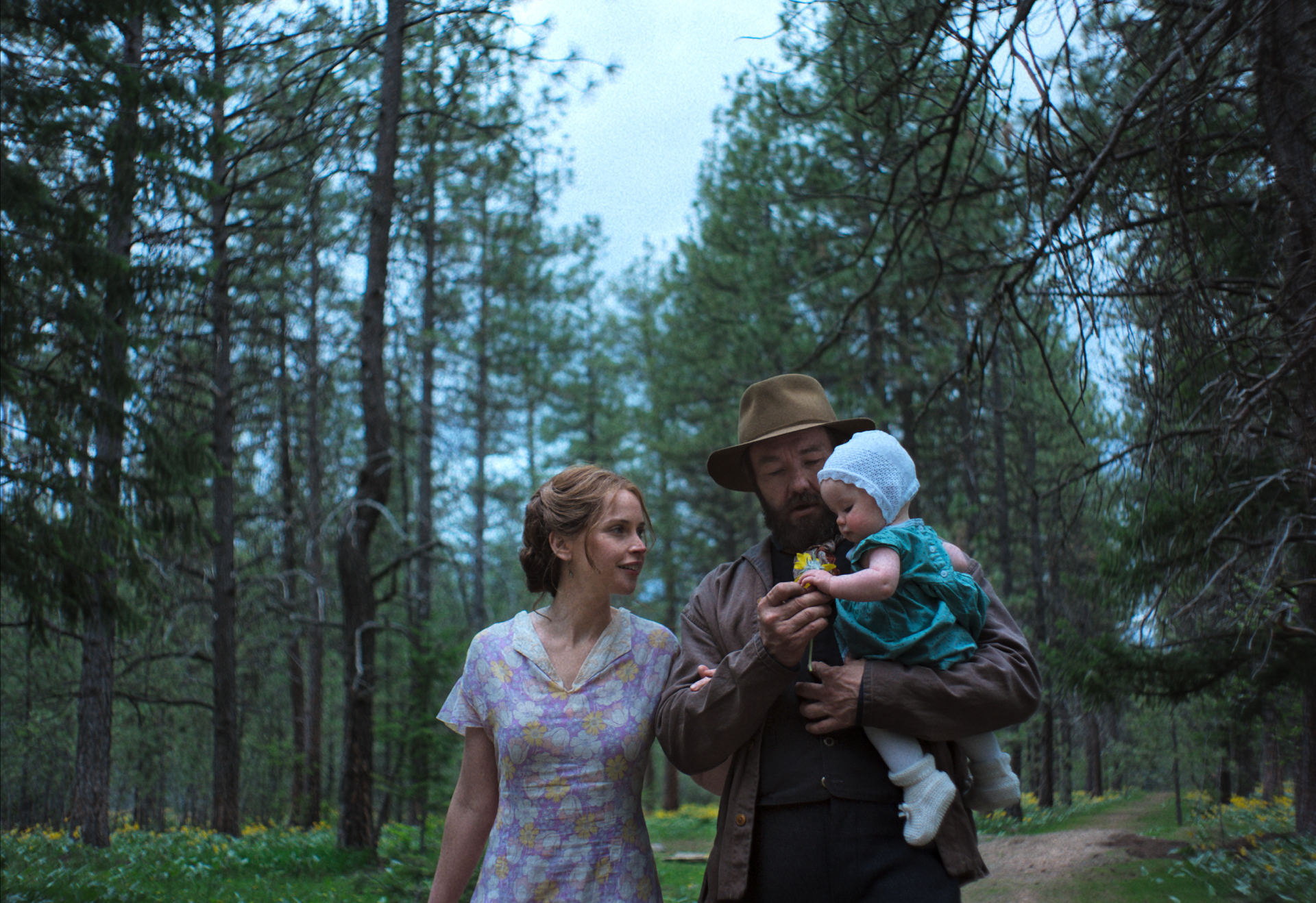 TRAIN DREAMS - (L-R) Felicity Jones as Gladys and Joel Edgerton as Robert Grainier. Cr: Netflix © 2025