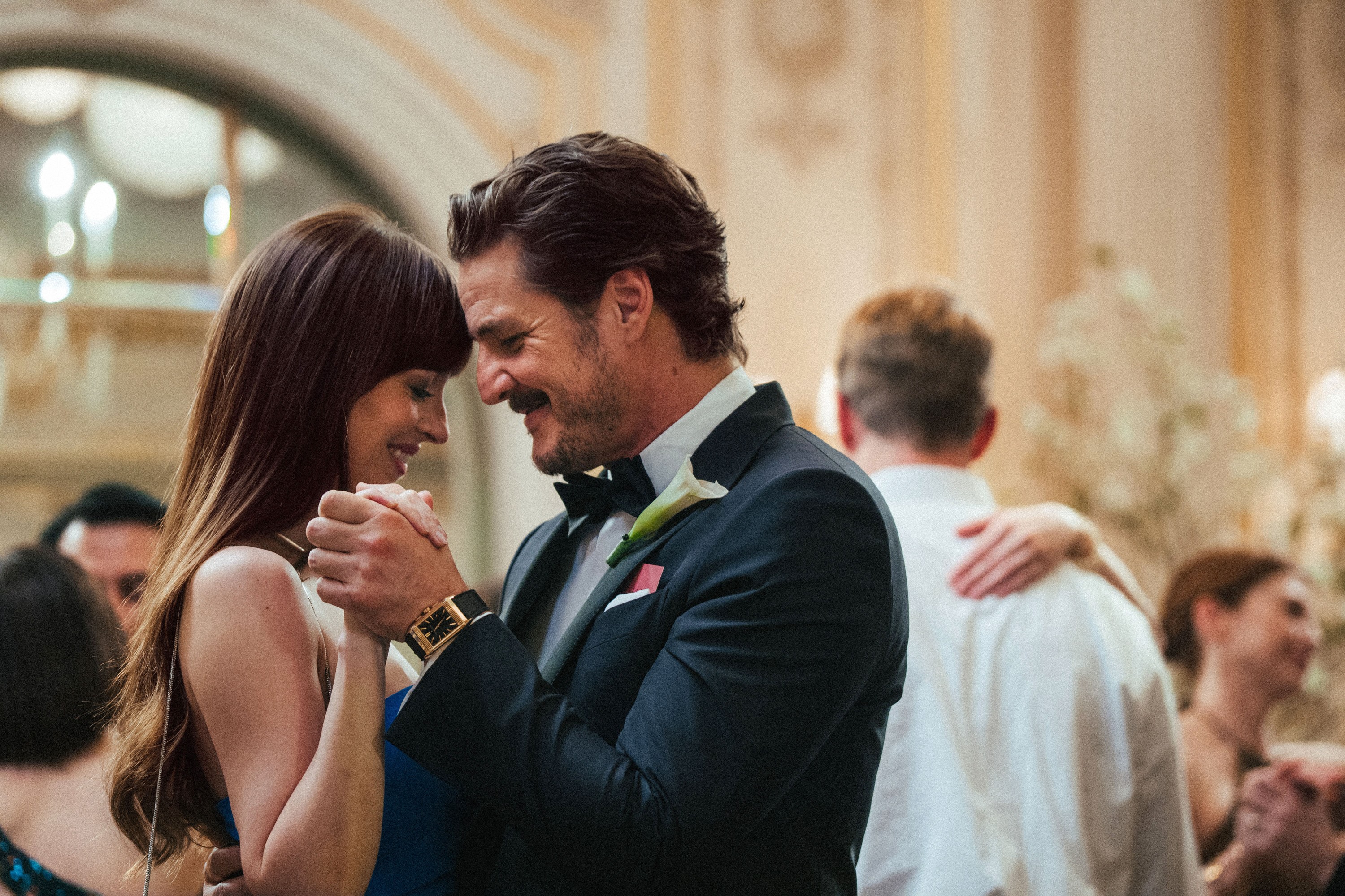 MATERIALISTS, from left: Dakota Johnson, Pedro Pascal, 2025. ph: Atsushi Nishijima / © A24 / courtesy Everett Collection
