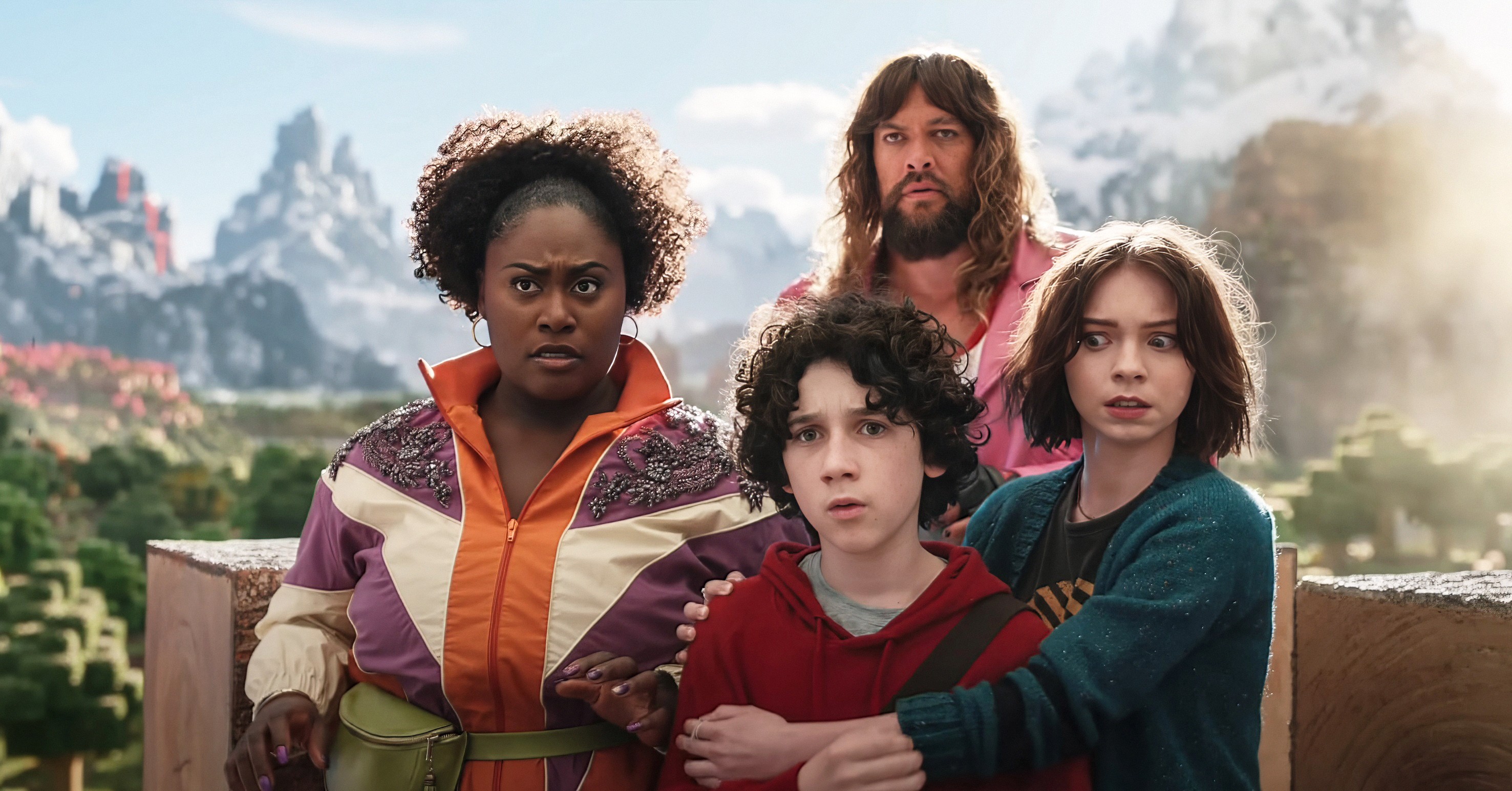 A MINECRAFT MOVIE, (aka MINECRAFT: THE MOVIE), from left: Danielle Brooks, Sebastian Hansen, Jason Momoa, Emma Myers, 2025. © Warner Bros. / Courtesy Everett Collection