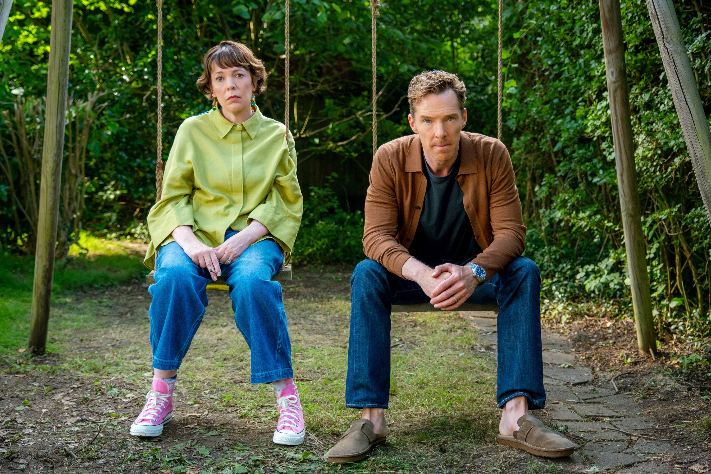 THE ROSES, from left: Olivia Colman, Benedict Cumberbatch, 2025. ph: Jaap Buitendijk / © Searchlight Pictures / Courtesy Everett Collection