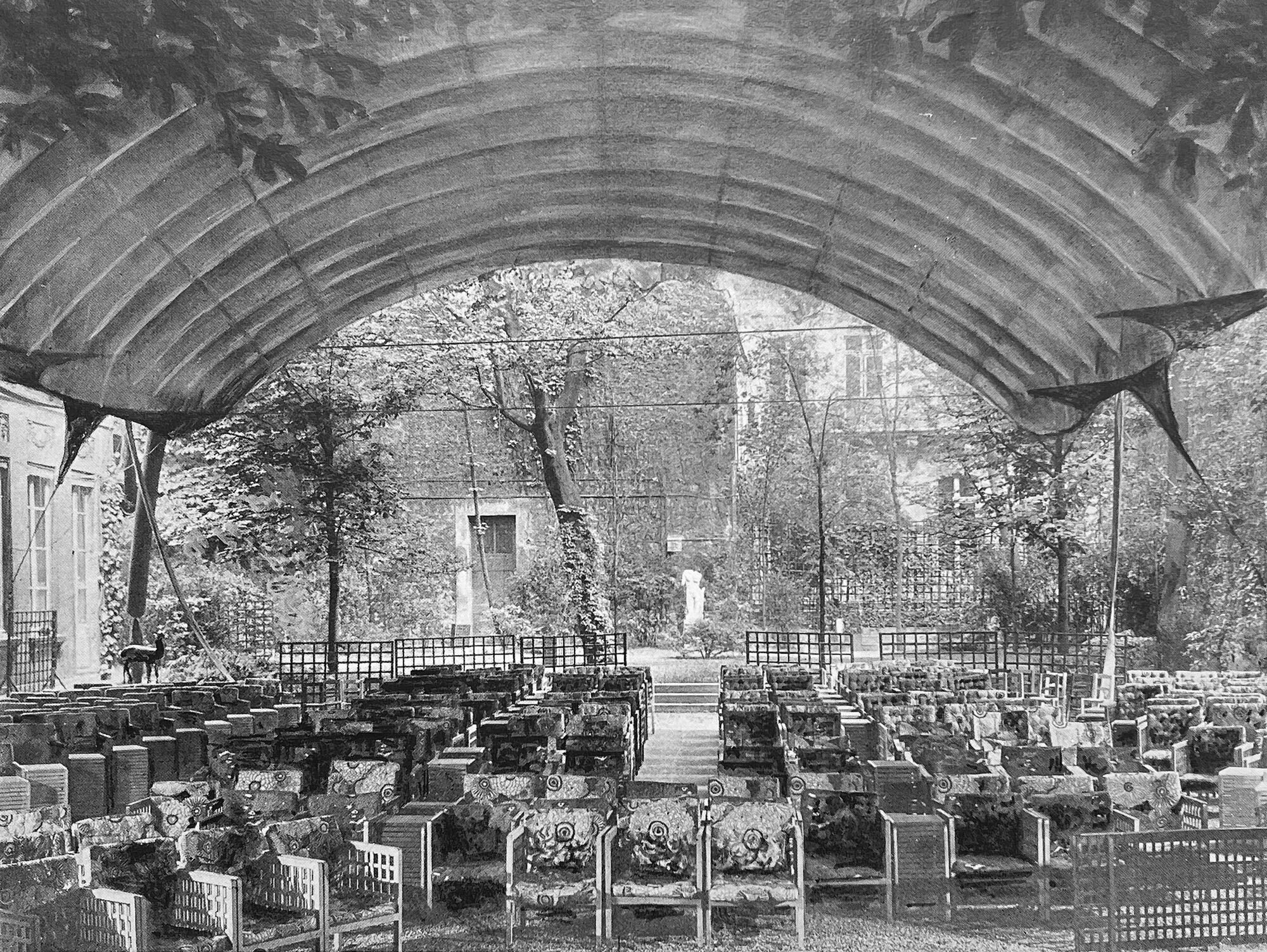 Fassen-TheaI-tre-de-la-Oasis-chez-Paul-Poiret-26-Avenue-da-Antin-Paris-1921-A-Gilbert-ReneI-.jpg