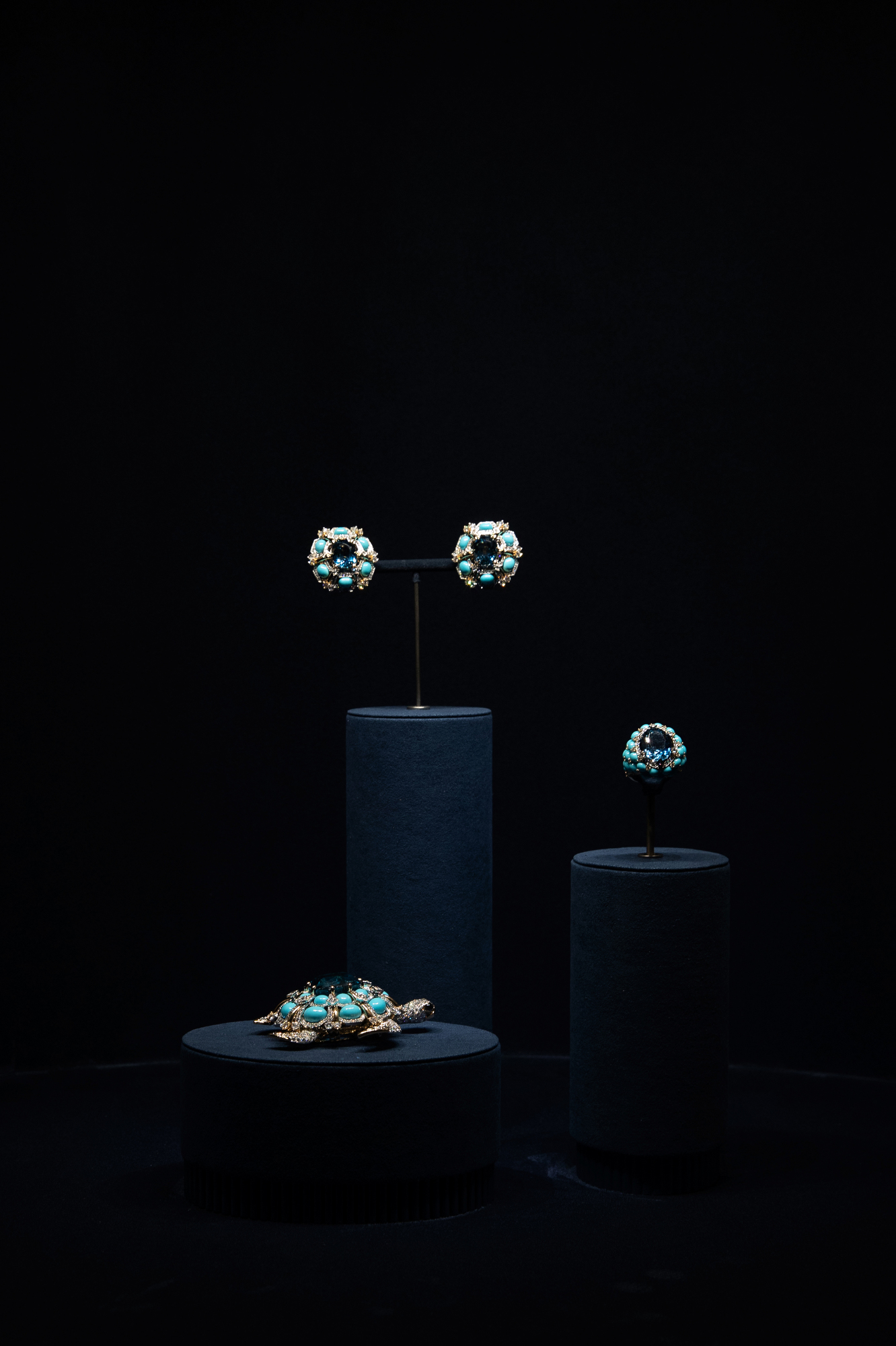 A preview look at the 2025 Blue Book: Sea of Wonder high jewelry debut.