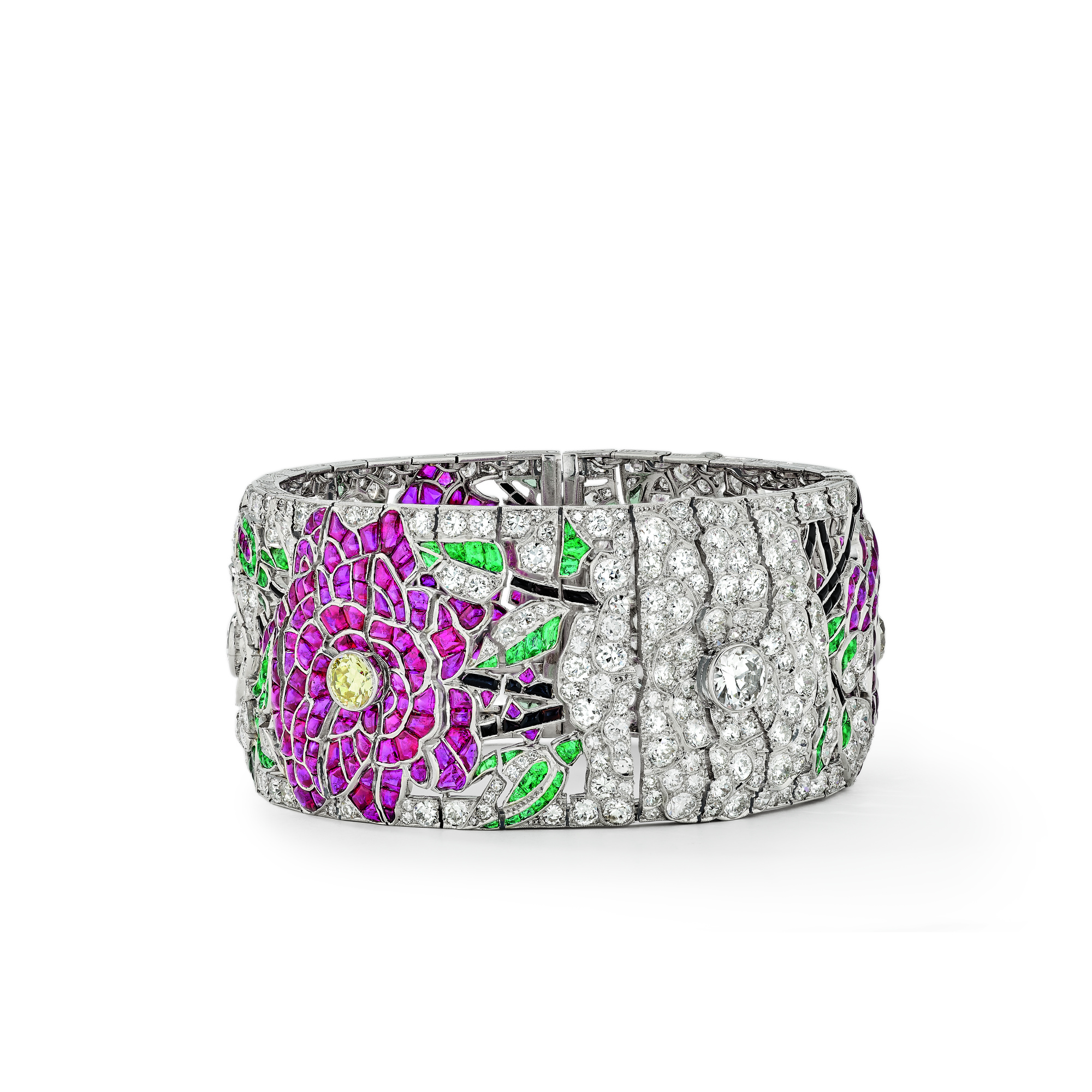 Entwined Flowers, Red and White Roses bracelet, 1924
Platinum, emeralds, rubies, onyx, yellow diamonds, diamonds Van Cleef & Arpels Collection.