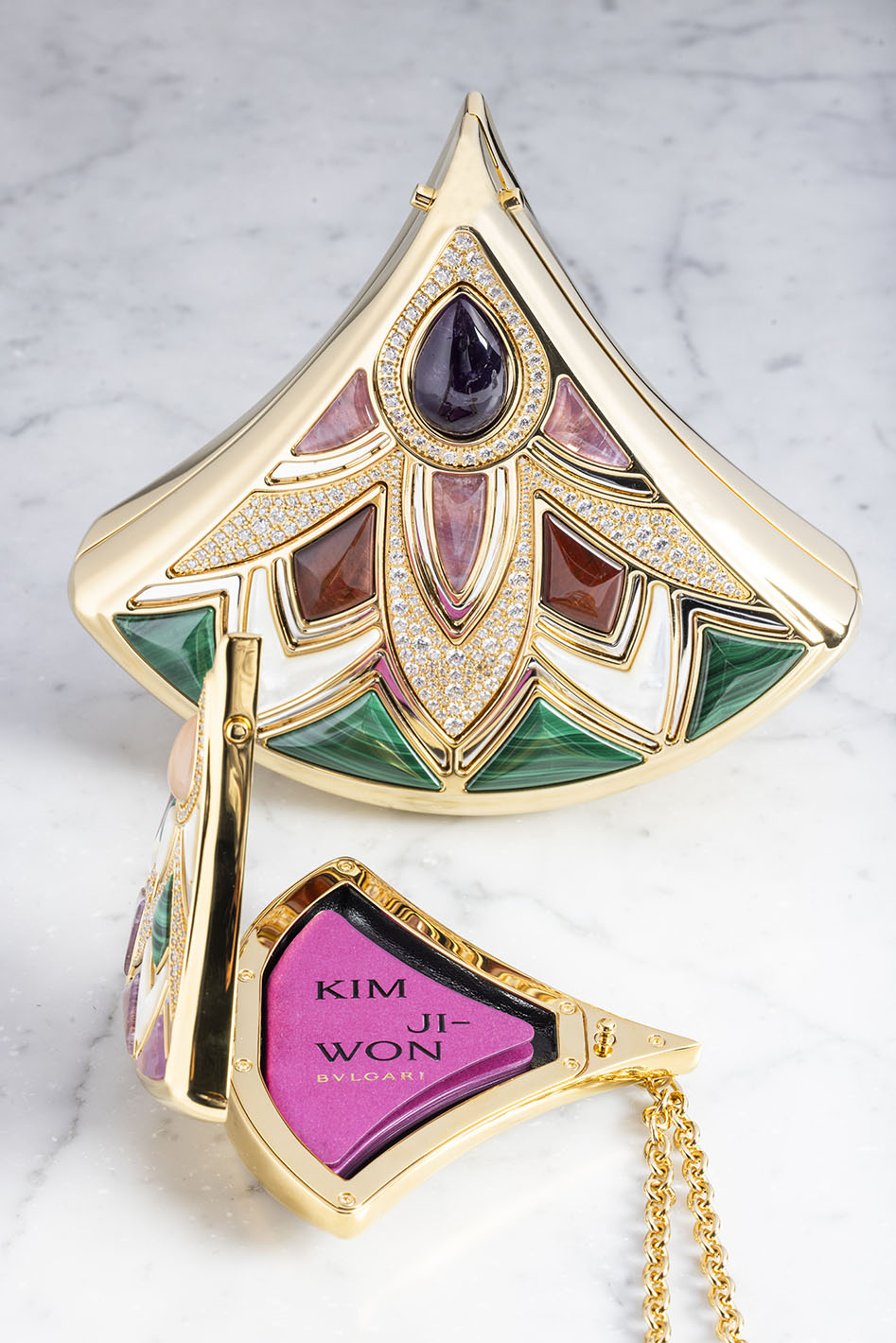The design inspired to Divas' Dream, part of the new Bulgari Icons Minaudière collection.